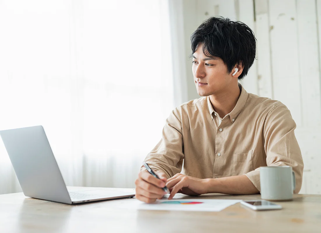 ne-man-working-remotely-cat